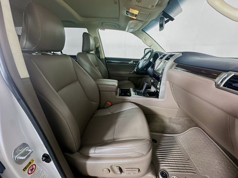 Used 2016 Lexus GX 460 w/ Navigation Package AWD/4WD image 34
