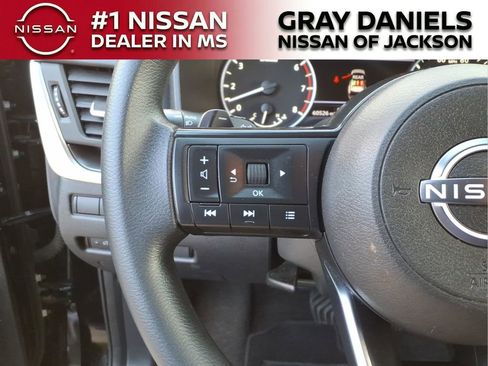 Used 2024 Nissan Rogue SV image 14