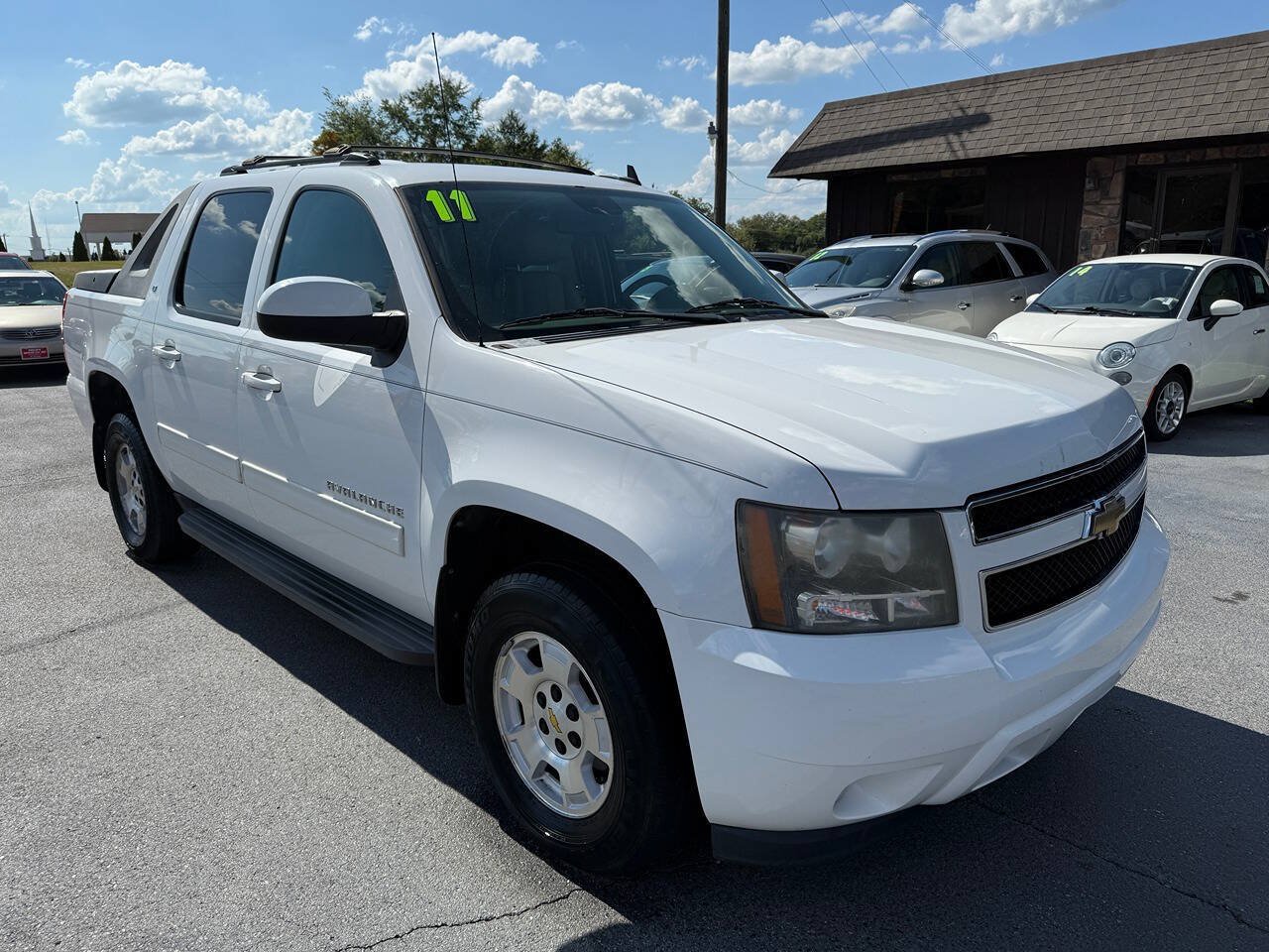 Used 2011 Chevrolet Avalanche LT w/ Luxury Package AWD/4WD image 2