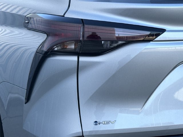 Used 2025 Toyota Sienna XLE FWD image 6