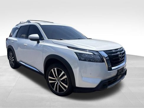 Used 2025 Nissan Pathfinder Platinum AWD/4WD image 5