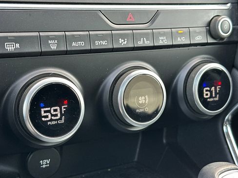 Used 2020 Jaguar E-PACE SE image 23