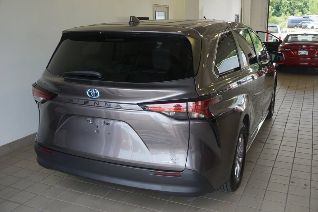 Certified 2021 Toyota Sienna LE FWD image 14