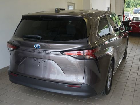 Certified 2021 Toyota Sienna LE FWD image 14