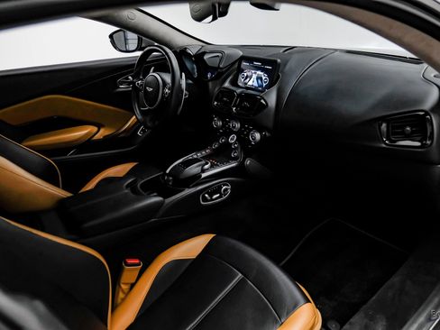 Used 2020 Aston Martin V8 Vantage Coupe image 37