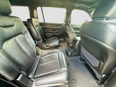 Used 2024 Jeep Grand Cherokee L Limited w/ Luxury Tech Group II AWD/4WD image 28