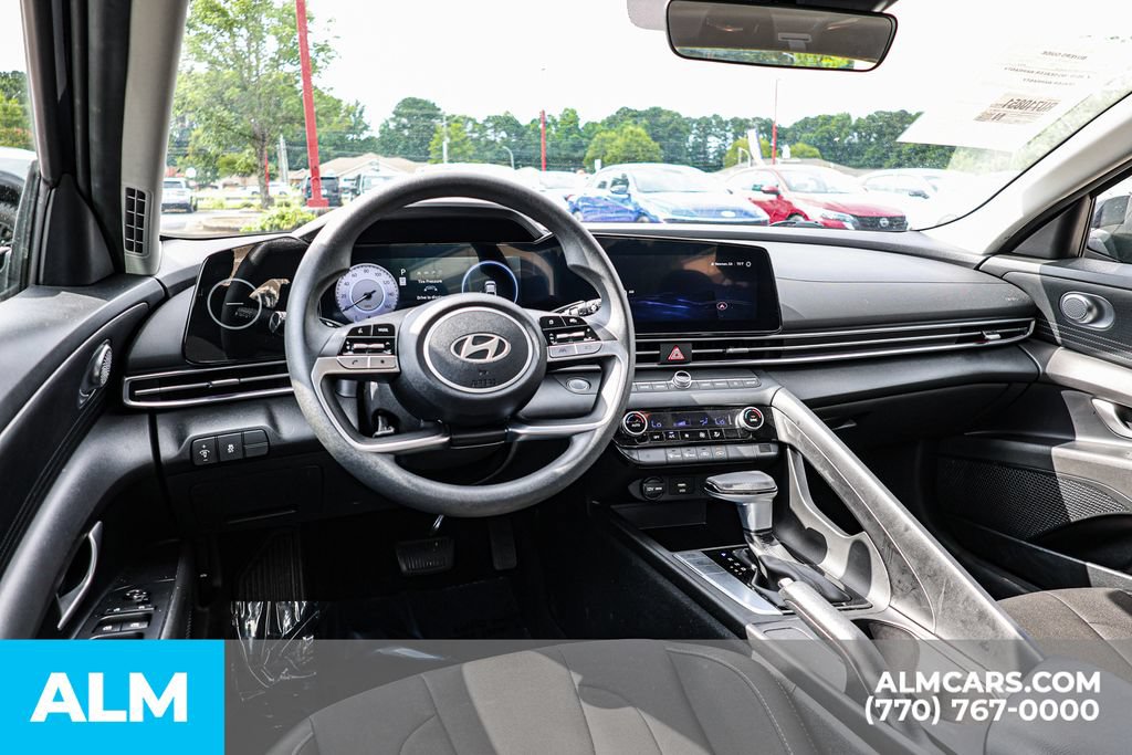 Used 2024 Hyundai Elantra SEL FWD image 26