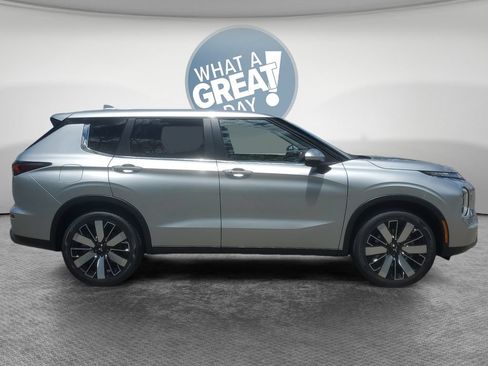 New 2026 Mitsubishi Outlander SE AWD/4WD image 2