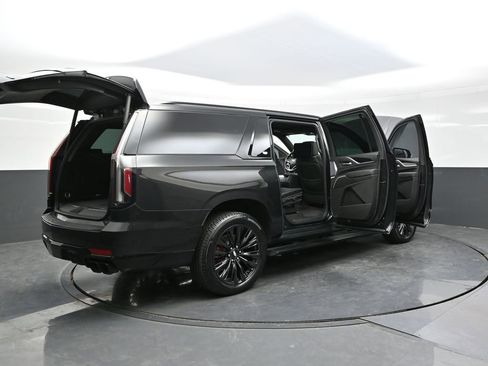 Certified 2024 Cadillac Escalade ESV V w/ LPO, ONYX Package AWD/4WD image 41