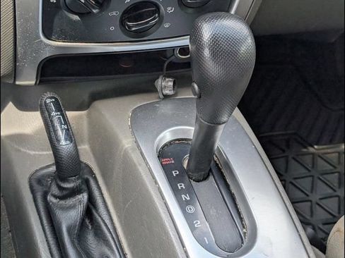 Used 2005 Jeep Liberty Limited AWD/4WD image 13