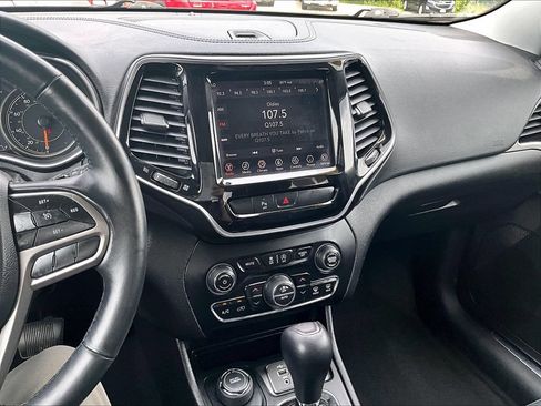 Used 2019 Jeep Cherokee Limited AWD/4WD image 19