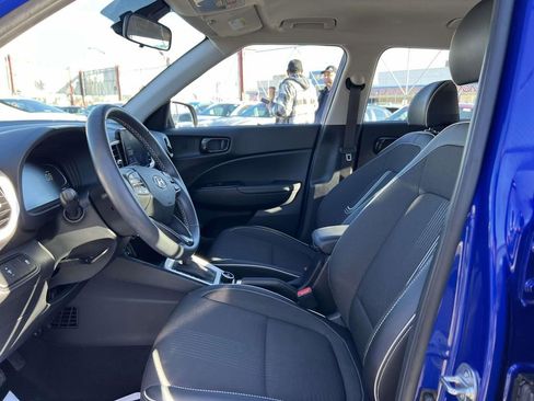 Used 2024 Hyundai Venue Limited image 22