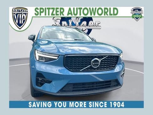 Used 2023 Volvo XC40 B5 Plus w/ Driver Assist Package AWD/4WD image 1