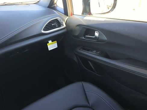 New 2026 Chrysler Pacifica Select FWD image 21