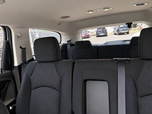 Used 2017 Chevrolet Traverse LT FWD image 8