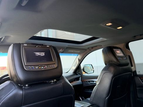 Used 2018 Cadillac Escalade ESV Luxury image 12