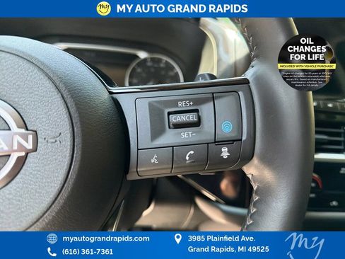 Used 2025 Nissan Pathfinder SL AWD/4WD image 16