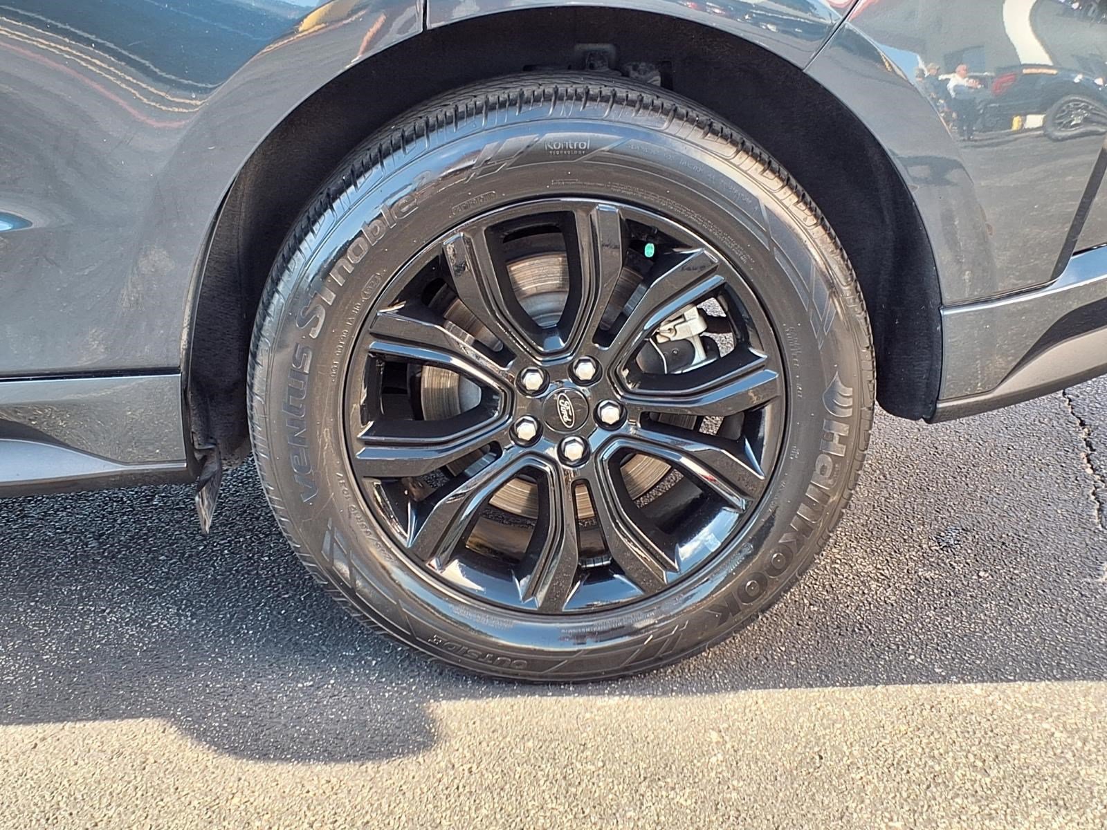 Certified 2023 Ford Edge SE w/ Black Appearance Package AWD/4WD image 9