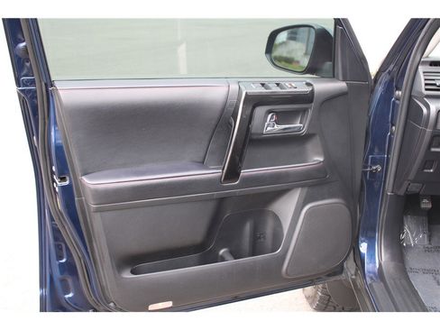Used 2022 Toyota 4Runner TRD Off-Road Premium w/ Moonroof Package AWD/4WD image 8