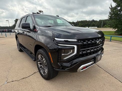 Used 2025 Chevrolet Tahoe Z71 w/ Comfort Package AWD/4WD image 8