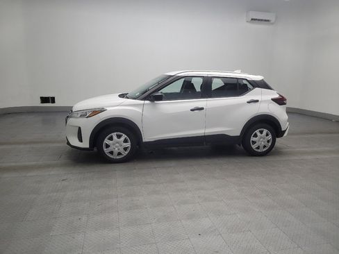 Used 2022 Nissan Kicks S image 2