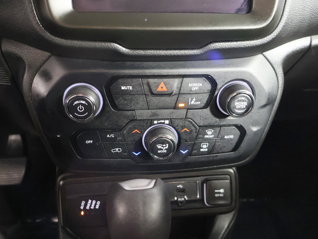 Used 2023 Jeep Renegade Latitude AWD/4WD image 44