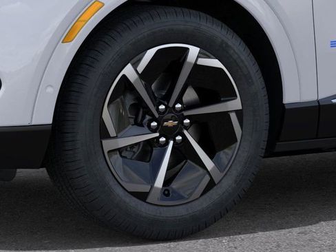 New 2025 Chevrolet Equinox EV LT image 9