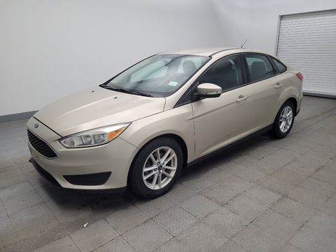 Used 2017 Ford Focus SE image 2