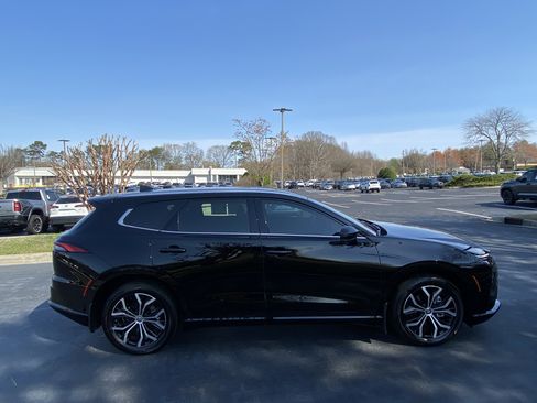 Certified 2025 Toyota Crown Signia image 4