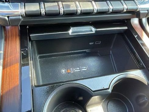 Used 2025 GMC Yukon XL Denali image 17