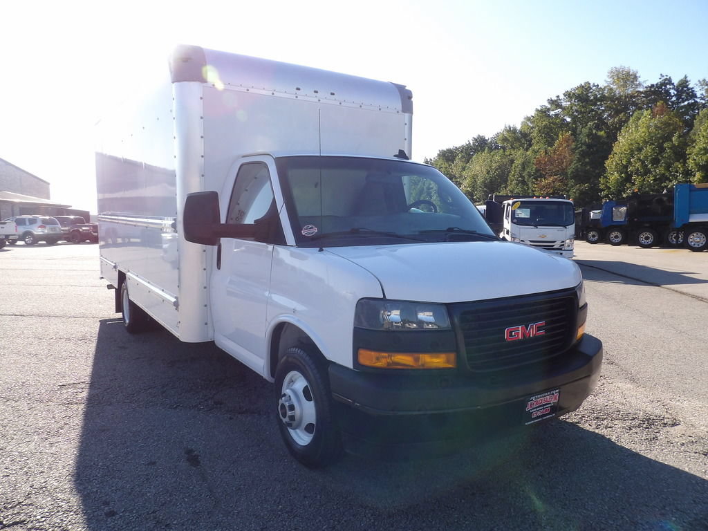 Used 2022 GMC Savana 3500 Extended w/ Power Convenience Package RWD image 11
