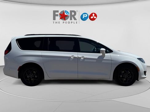 Used 2020 Chrysler Pacifica Touring-L Plus FWD image 6