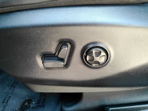 Used 2025 Chrysler Pacifica Select FWD image 15