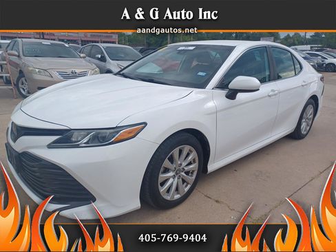 Used 2019 Toyota Camry LE image 1