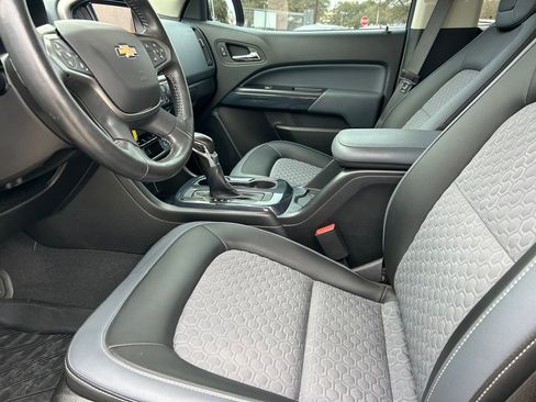 Used 2022 Chevrolet Colorado Z71 image 11