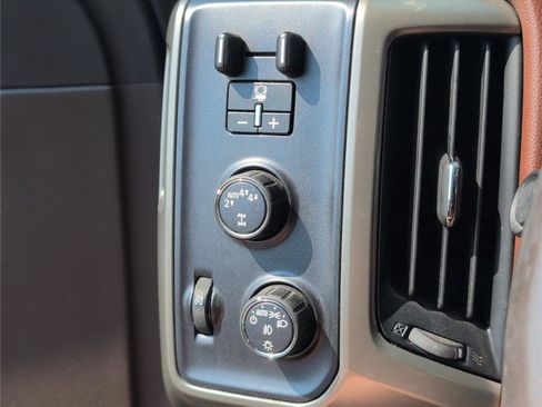Used 2018 Chevrolet Silverado 1500 High Country AWD/4WD image 31