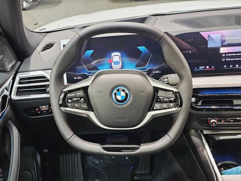 New 2025 BMW i4 xDrive40i image 11