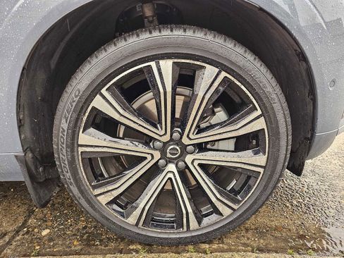 Certified 2023 Volvo XC60 B6 Ultimate w/ Protection Package Premier image 9