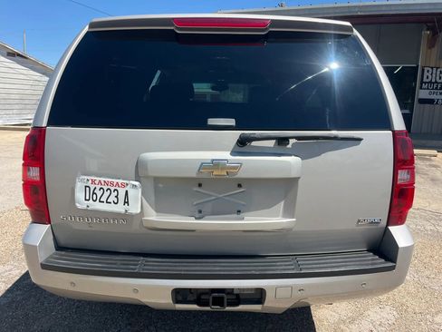 Used 2009 Chevrolet Suburban LT image 10
