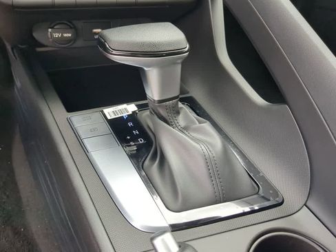 New 2025 Hyundai Elantra SE image 31