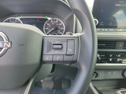 Used 2025 Nissan Rogue S AWD/4WD image 23