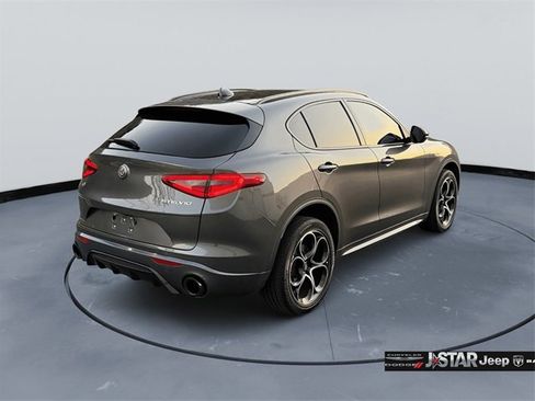 Used 2023 Alfa Romeo Stelvio Veloce image 5