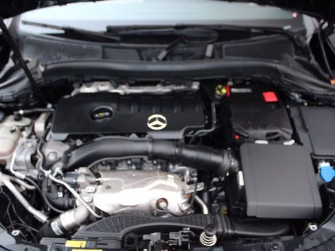 Used 2023 Mercedes-Benz GLA 250 4MATIC image 33