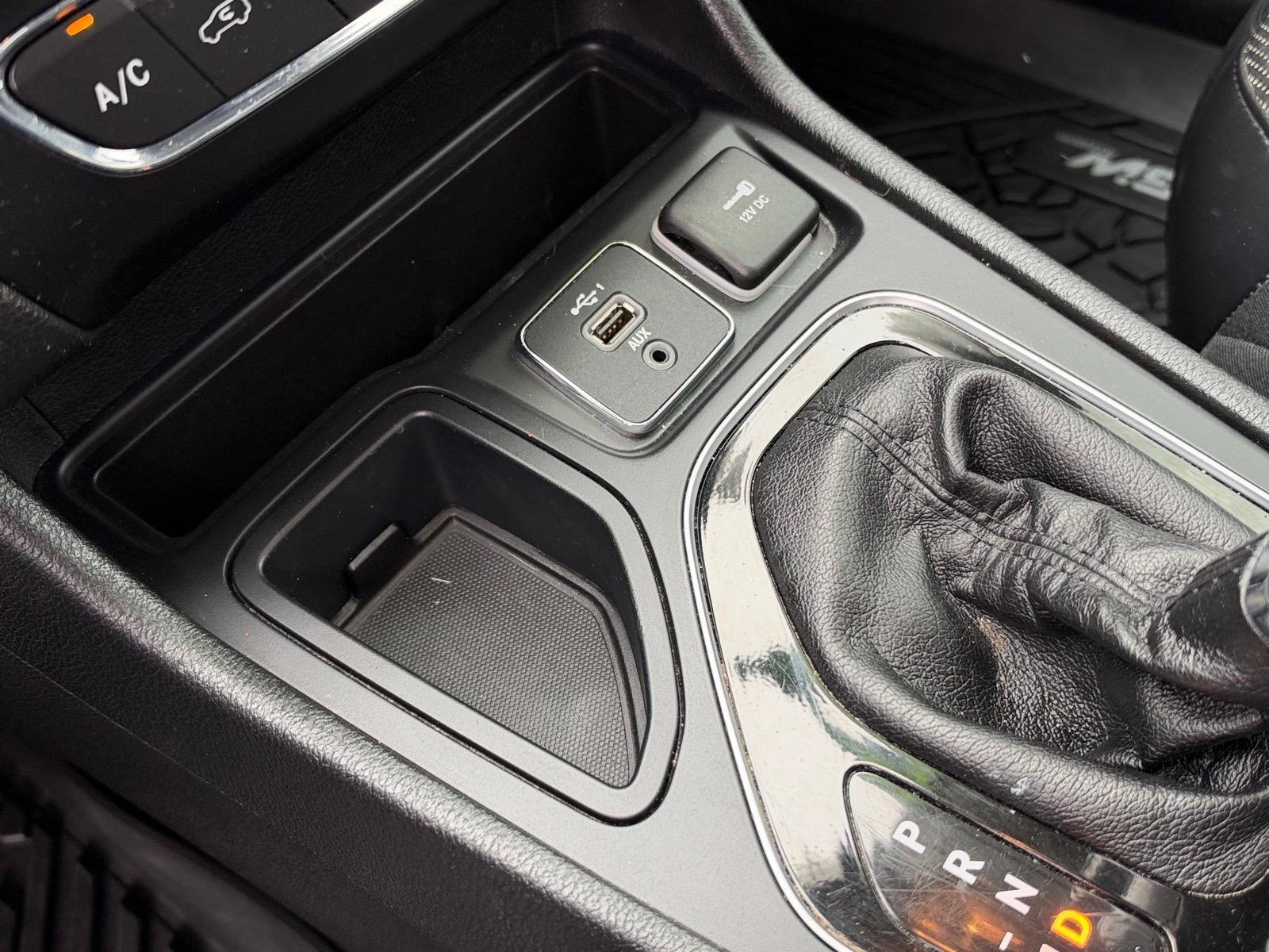 Used 2019 Jeep Cherokee Limited FWD image 14