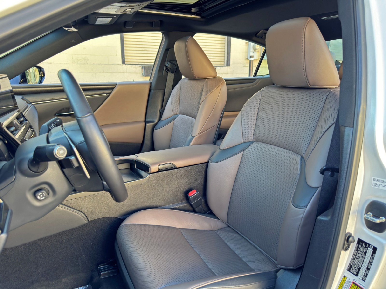 Used 2024 Lexus ES 300h w/ Premium Package FWD image 44