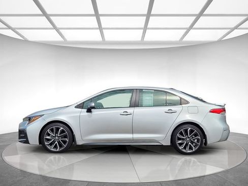 Used 2022 Toyota Corolla SE w/ SE Premium Package FWD image 7
