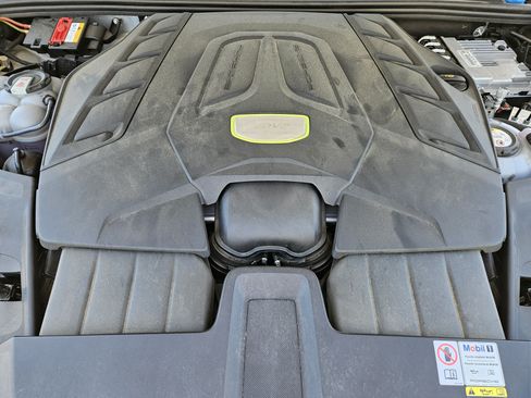 Certified 2023 Porsche Cayenne Turbo S AWD/4WD image 30