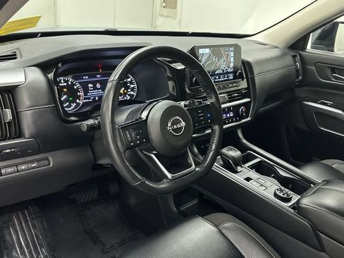 Used 2024 Nissan Pathfinder SL AWD/4WD image 18