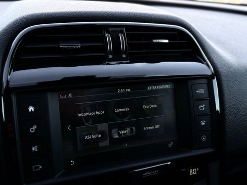 Used 2018 Jaguar F-PACE Premium image 42