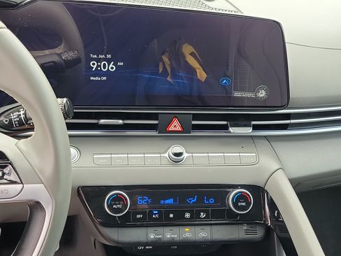 Certified 2025 Hyundai Elantra SEL FWD image 14